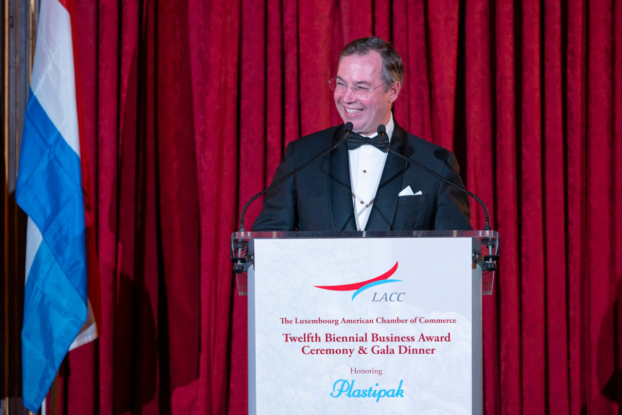 Le Grand-Duc remet le Luxembourg American Business Award au directeur général de Plastipak