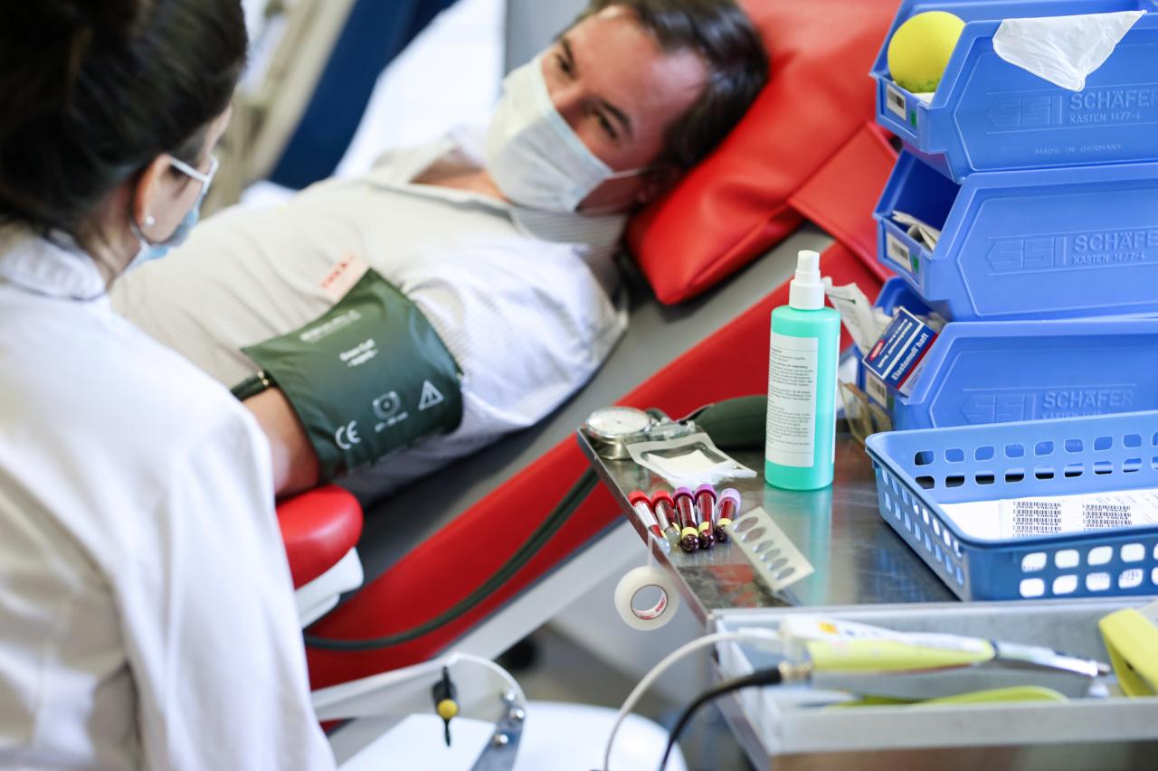 Le Prince héritier s'est rendu au Centre de transfusion sanguine de la Croix-Rouge Luxembourgeoise pour donner son sang