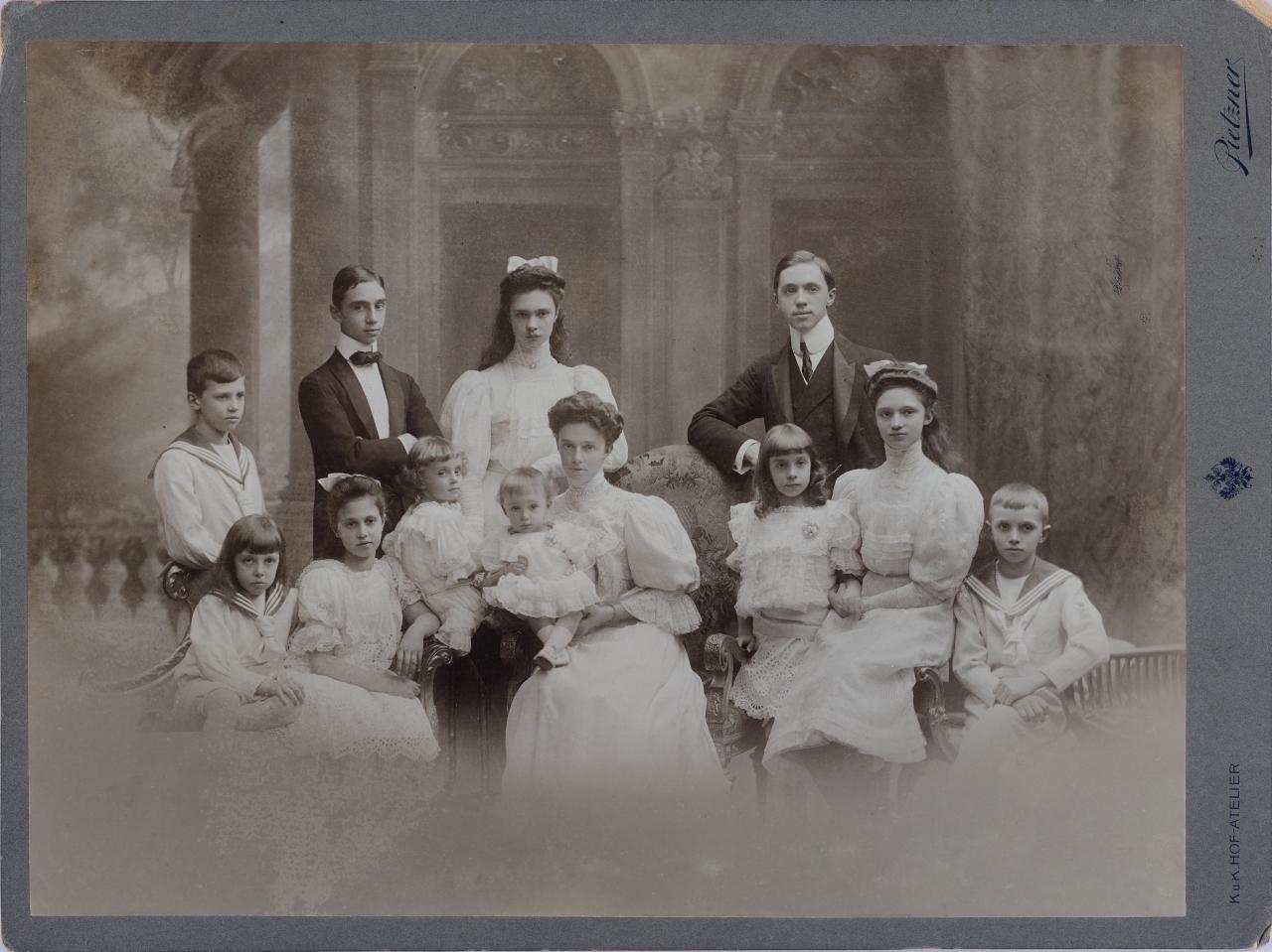 Le Prince Félix avec ses frères et soeurs