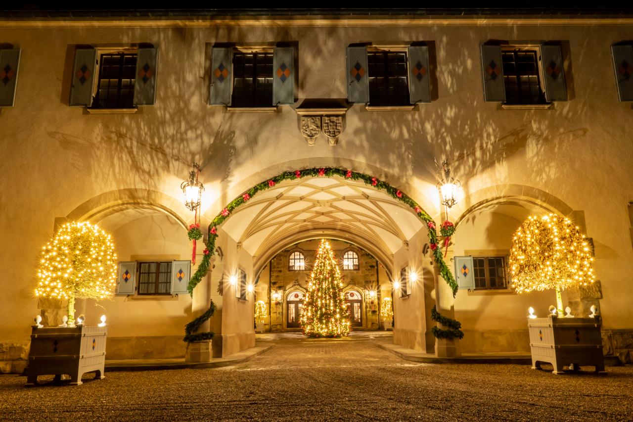 Weihnachtsdekorationen auf Schloss Berg