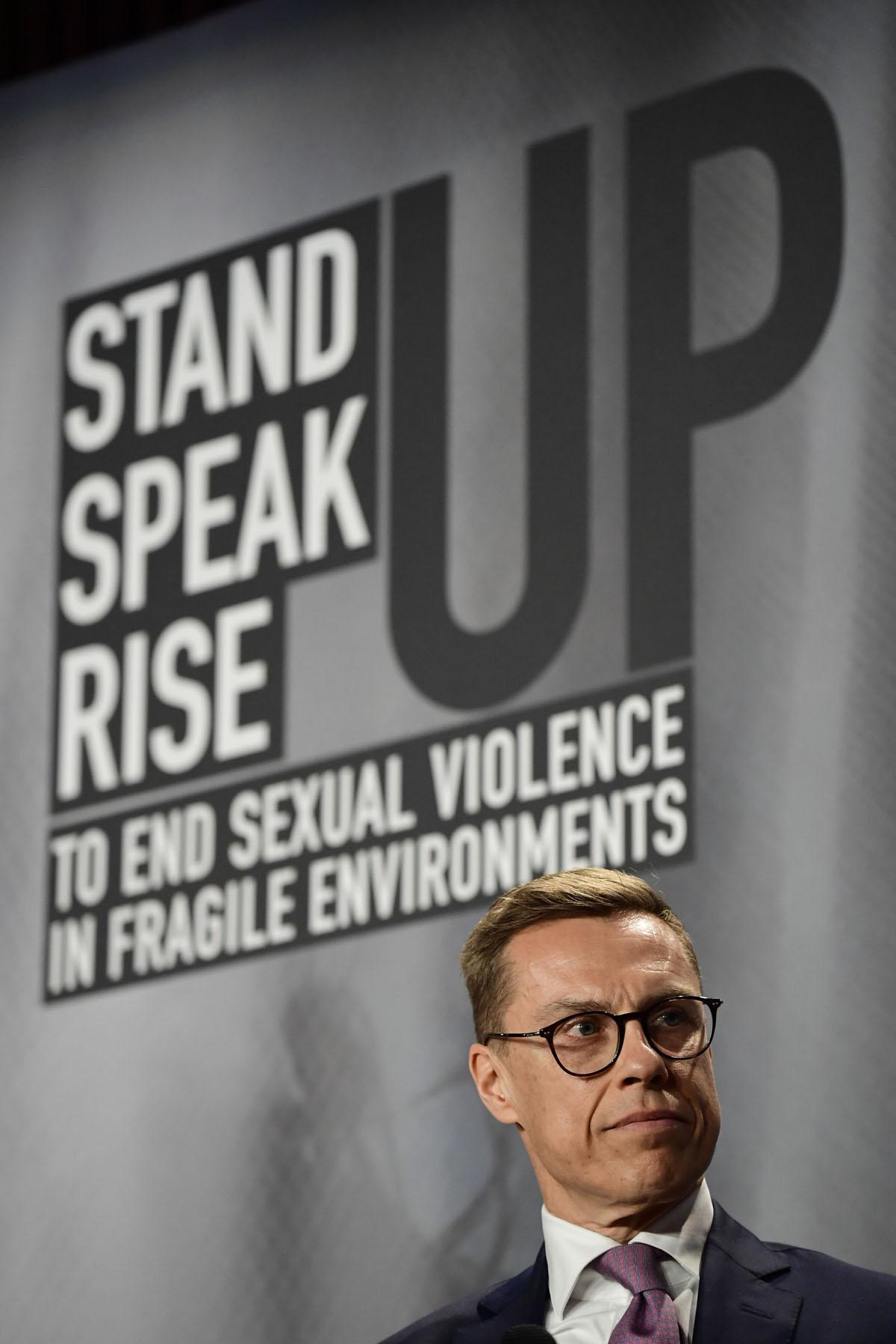Gespréichsronn während dem Internationale Forum "Stand Speak Rise Up!"