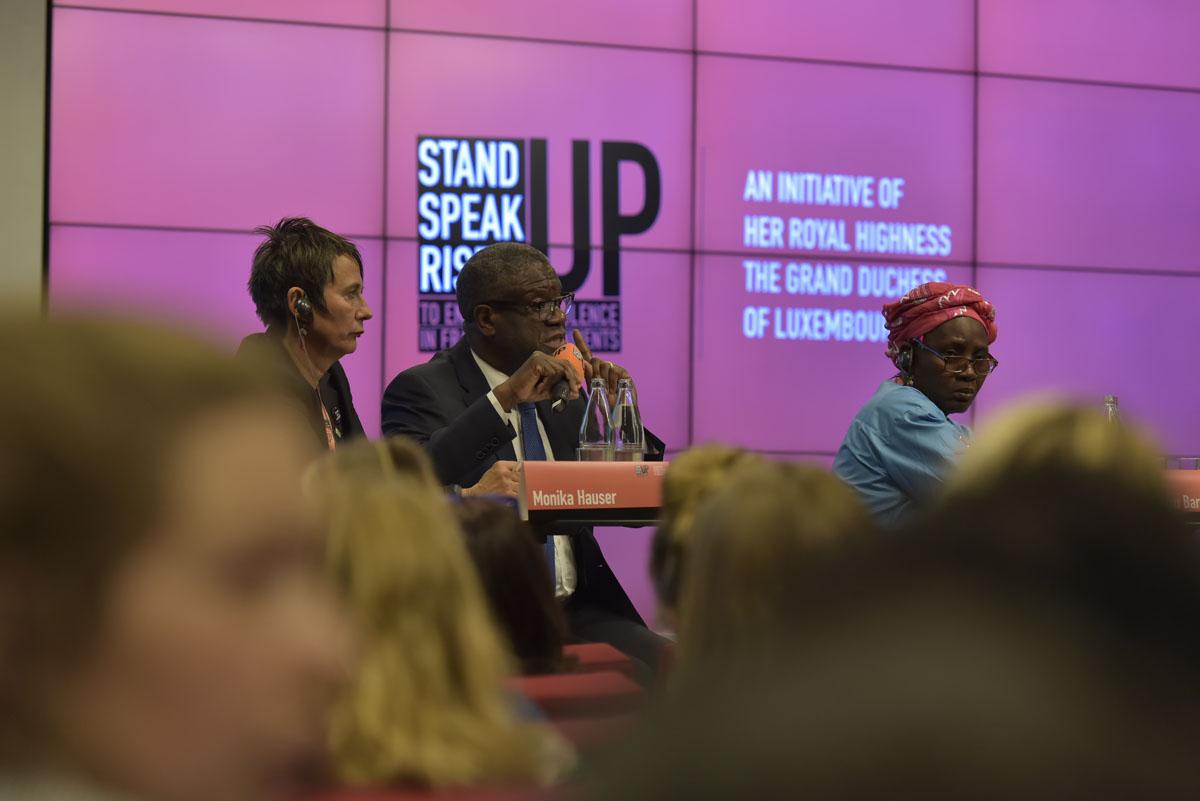 Den Dr Mukwege während dem Internationale Forum "Stand Speak Rise Up!"