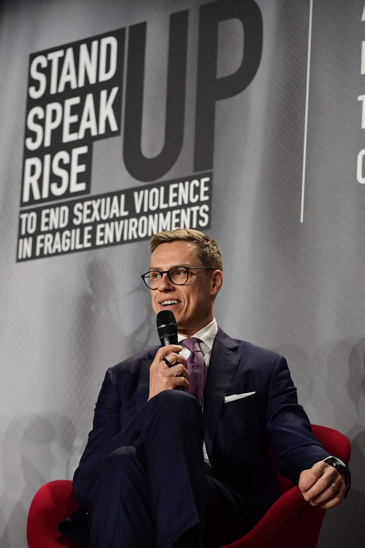 Gespréichsronn während dem Internationale Forum "Stand Speak Rise Up!"