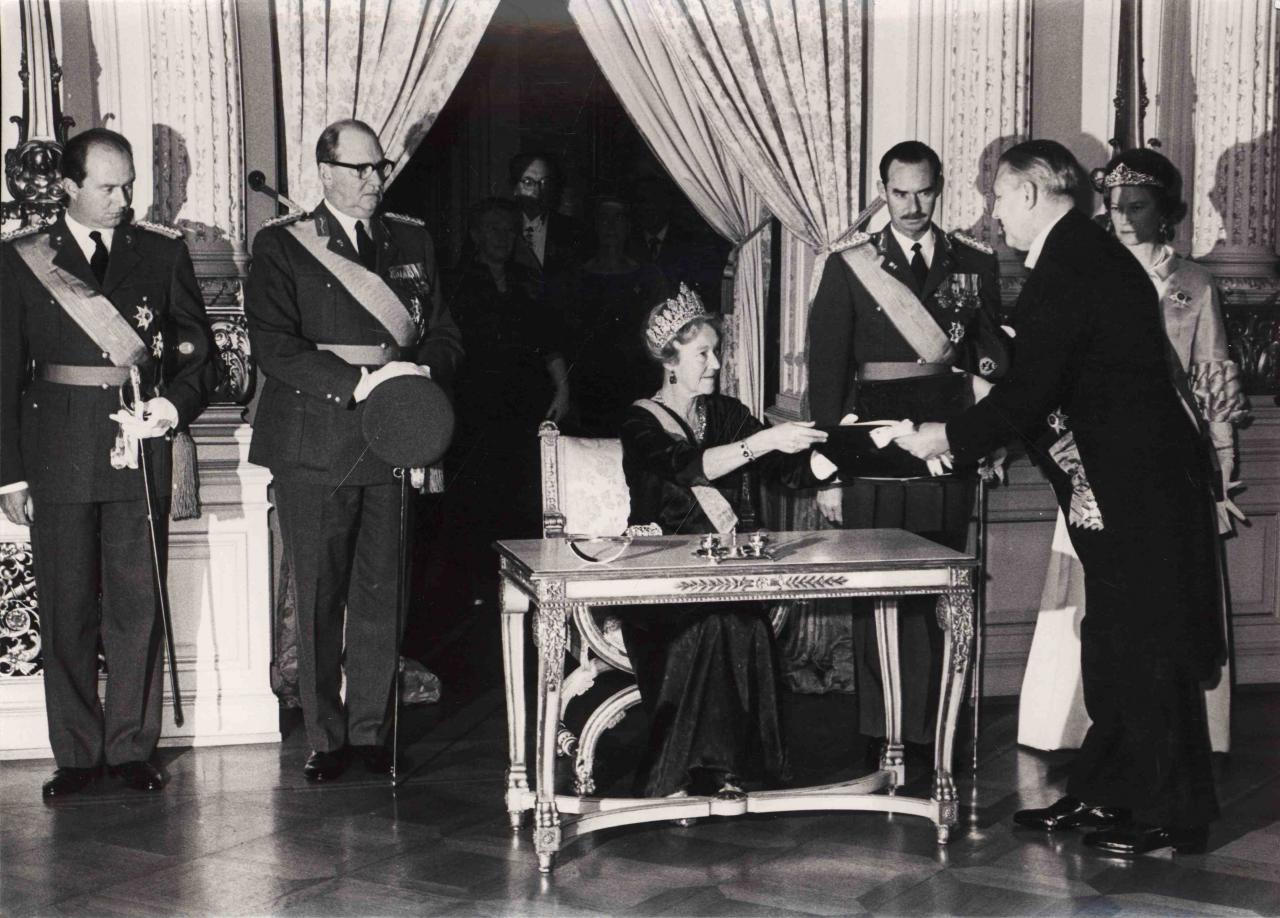 12 novembre1964, abdication de S.A.R. Grande-Duchesse Charlotte