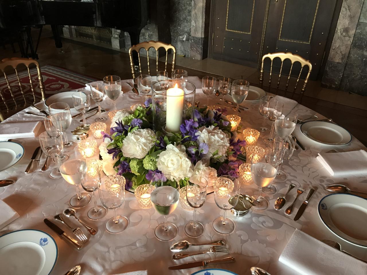 May 2017: Birthday dinner at Berg Castle. View on the floral decoration.