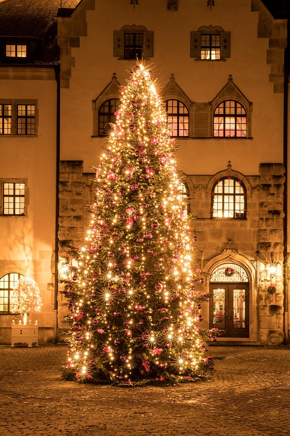 Weihnachtsdekorationen auf Schloss Berg