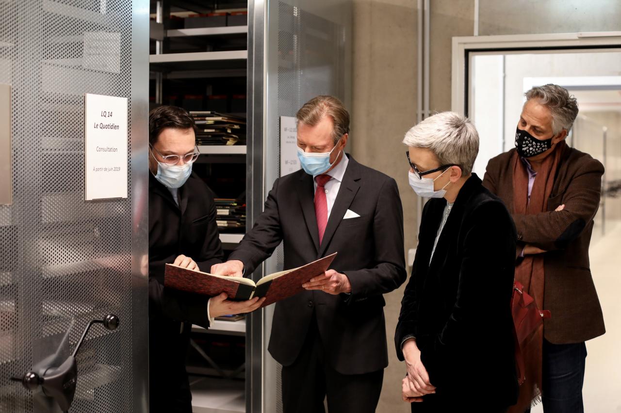 Le Grand-Duc visite la bibliothèque nationale du Luxembourg