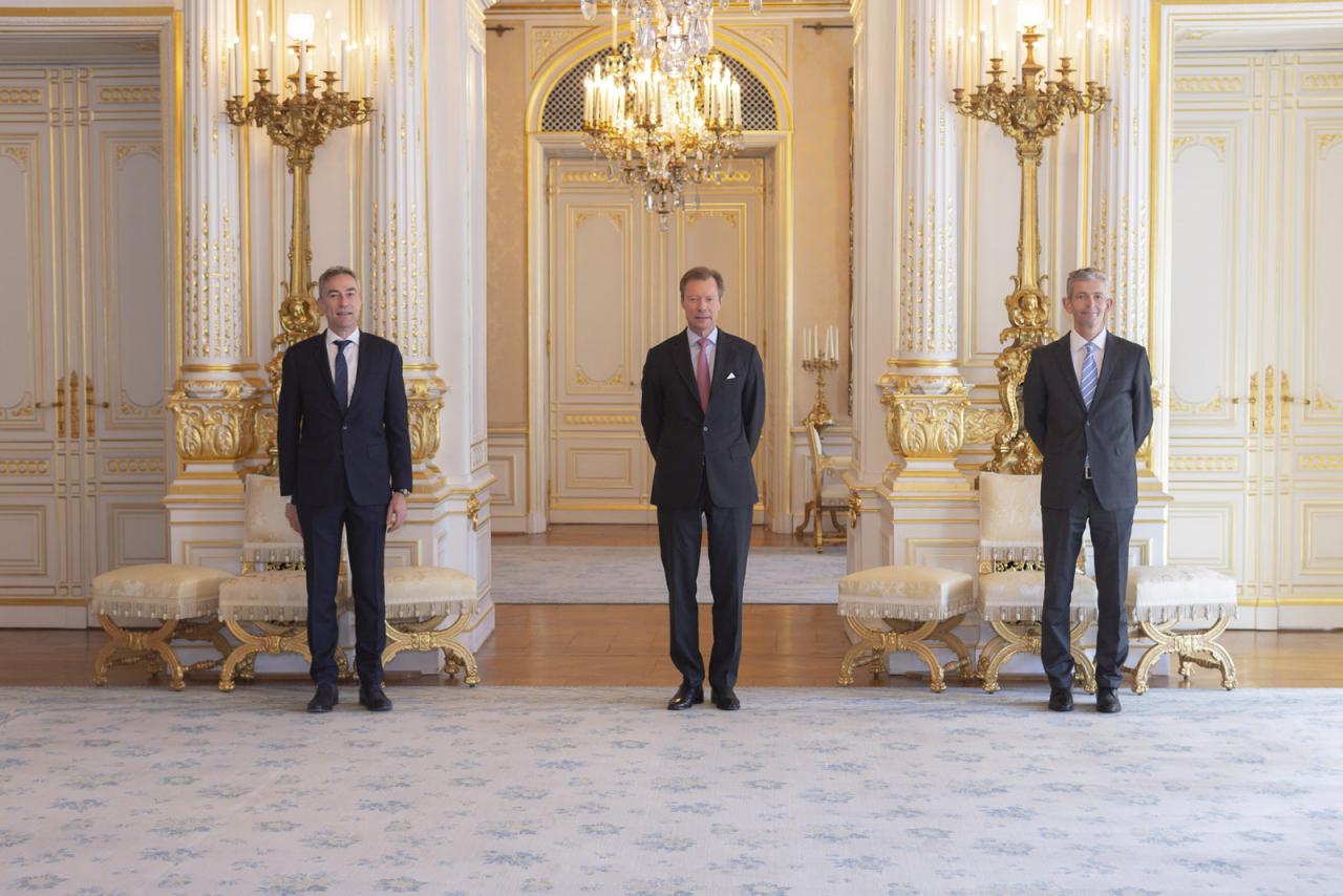 Le Grand-Duc entouré de M. Jean Leyder et de M. Luc Dhamen