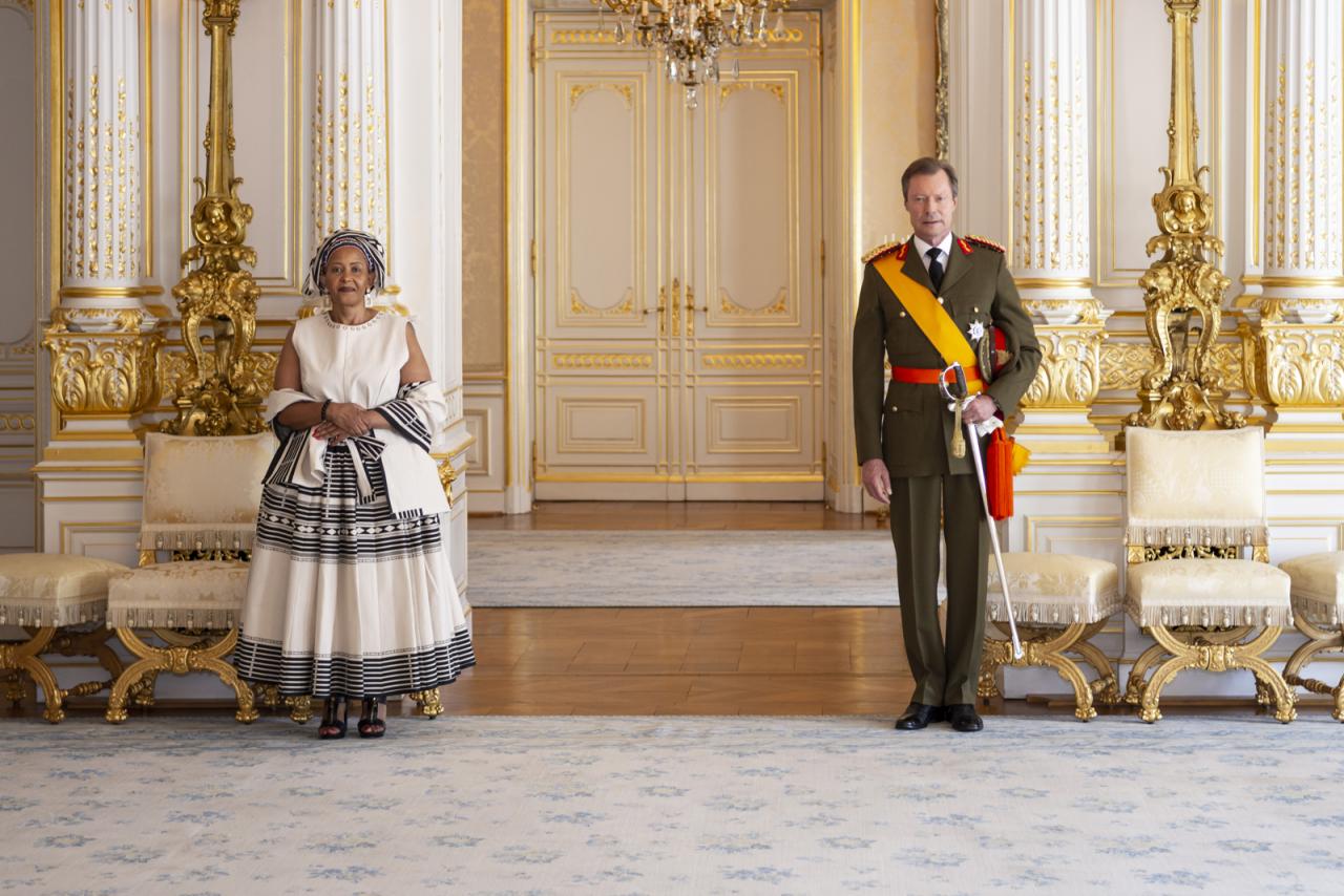 Le Grand-Duc et Son Excellence Madame Tokozile XASA, ambassadeur extraordinaire et plénipotentiaire de la République d’Afrique du Sud 