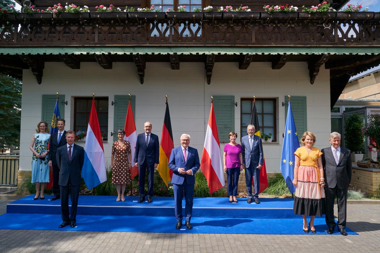 Photo de groupe des Chefs d'État lors de la 17e réunion informelle des Chefs d'État des pays germanophones