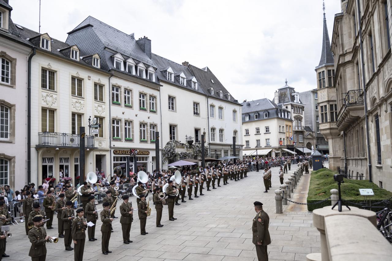 Relève solennelle de la Garde devant le Palais grand-ducal