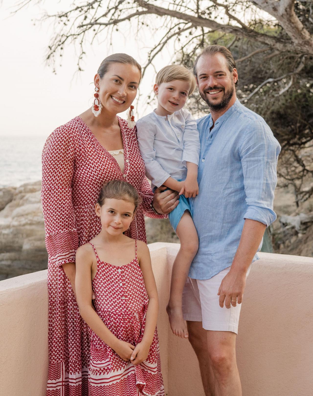 Le Prince Félix et la Princesse Claire accompagnés de leurs deux enfants