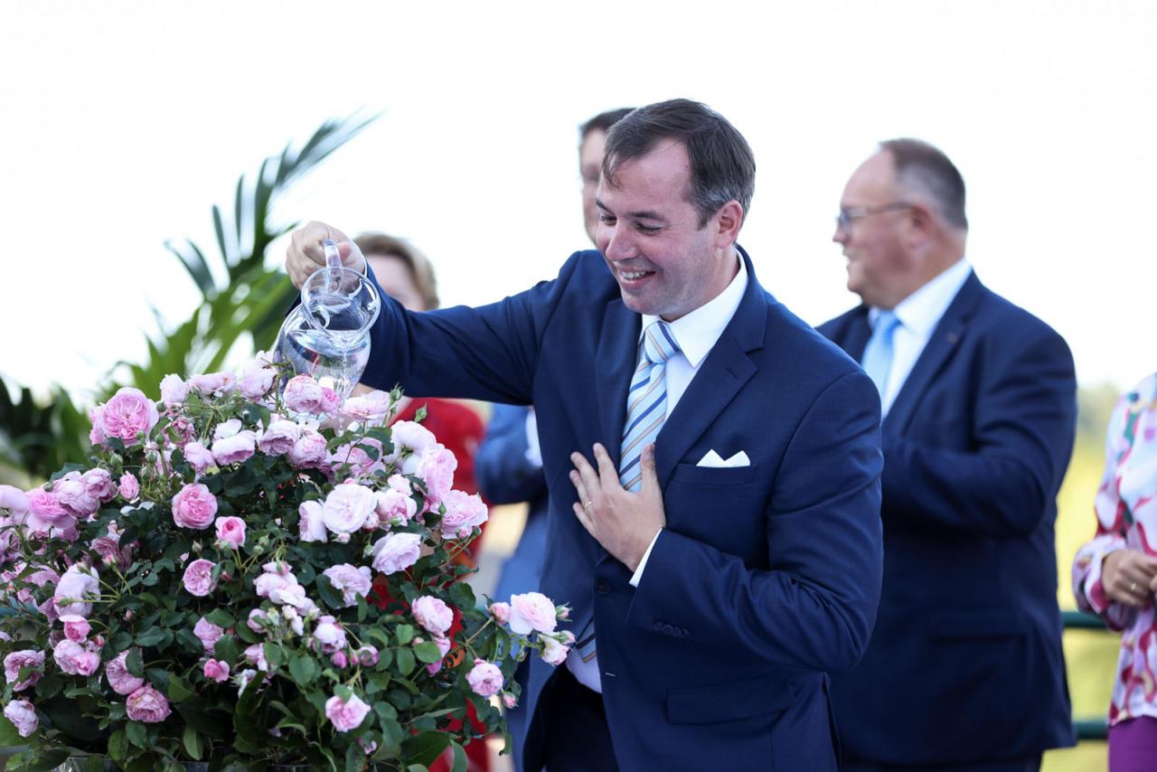 Le Prince Guillaume baptise le rosier portant son nom