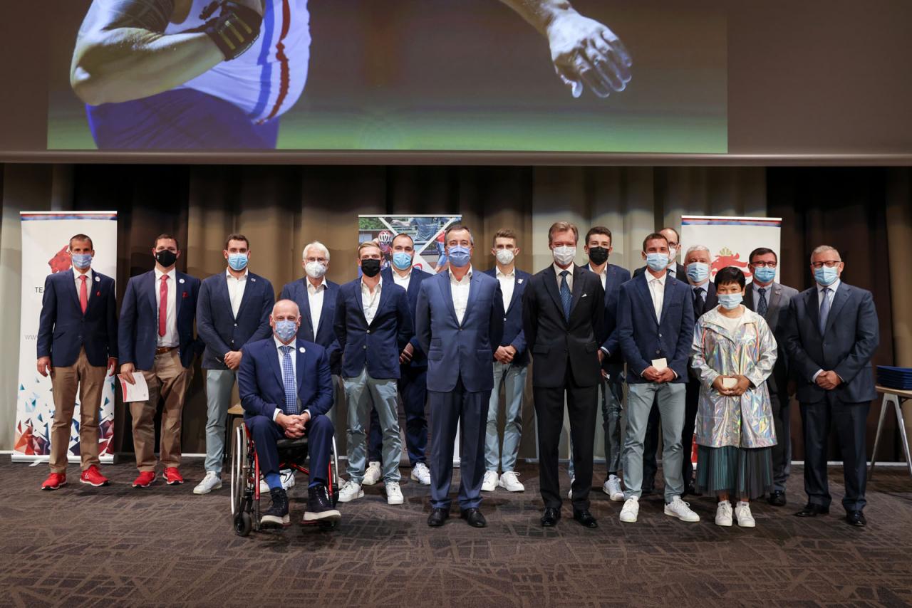 Photo de groupe lors de la cérémonie en l'honneur des athlètes de Tokyo 2020