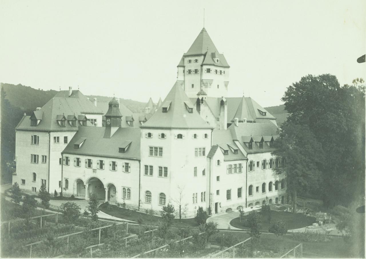 Années 30 - Vue aérienne du nouveau Château de Berg