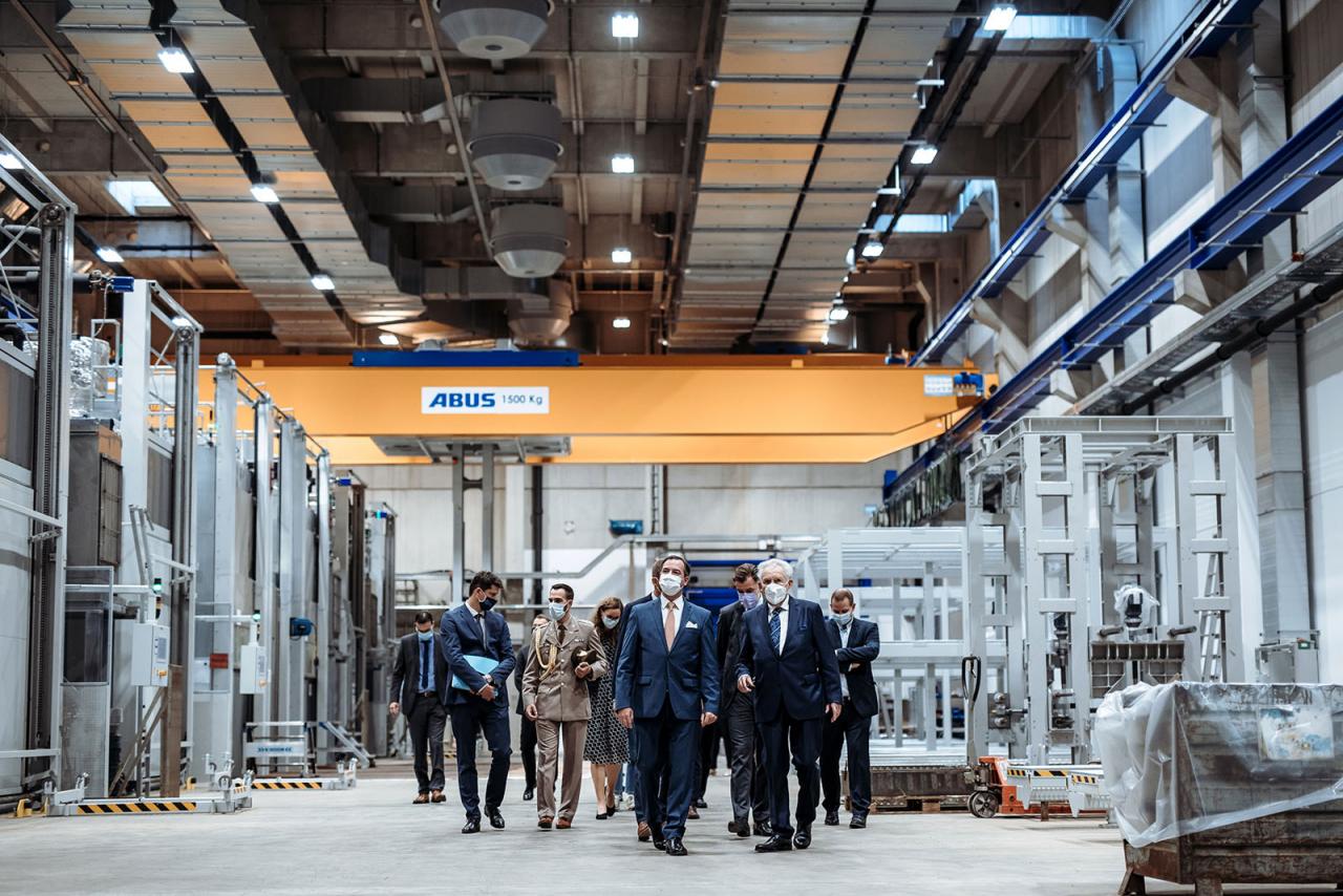 Le Prince Guillaume et le ministre Fayot visitent un hall de production du groupe Euro-Composites
