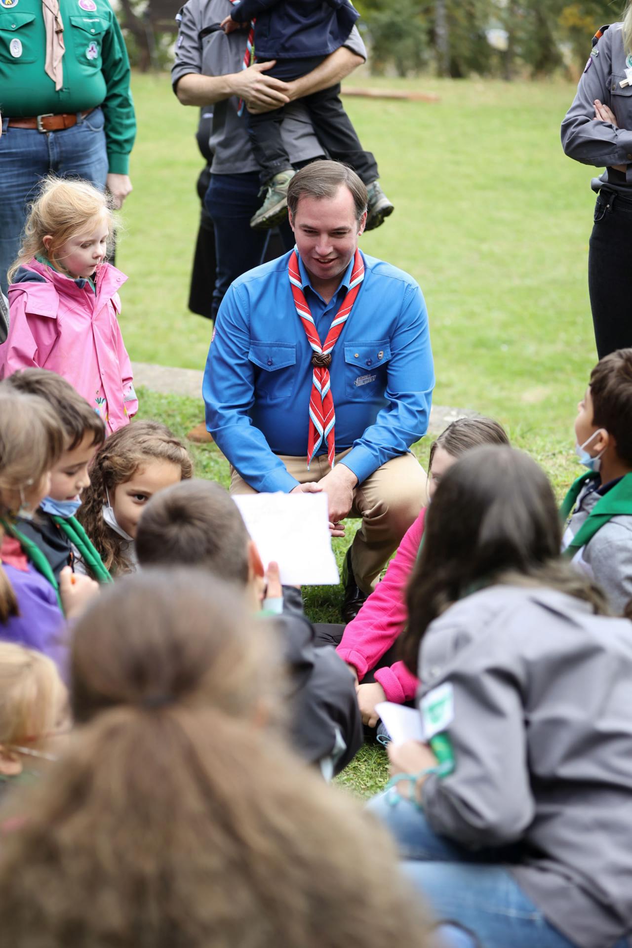 Le Prince Guillaume échange avec des jeunes Scouts