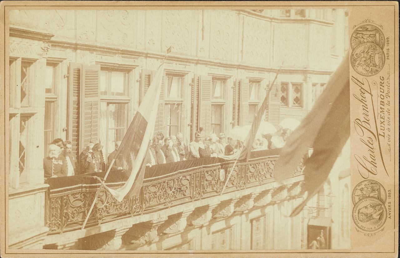 1890 - Photo de la Famille grand-ducale au balcon du Palais grand-ducal