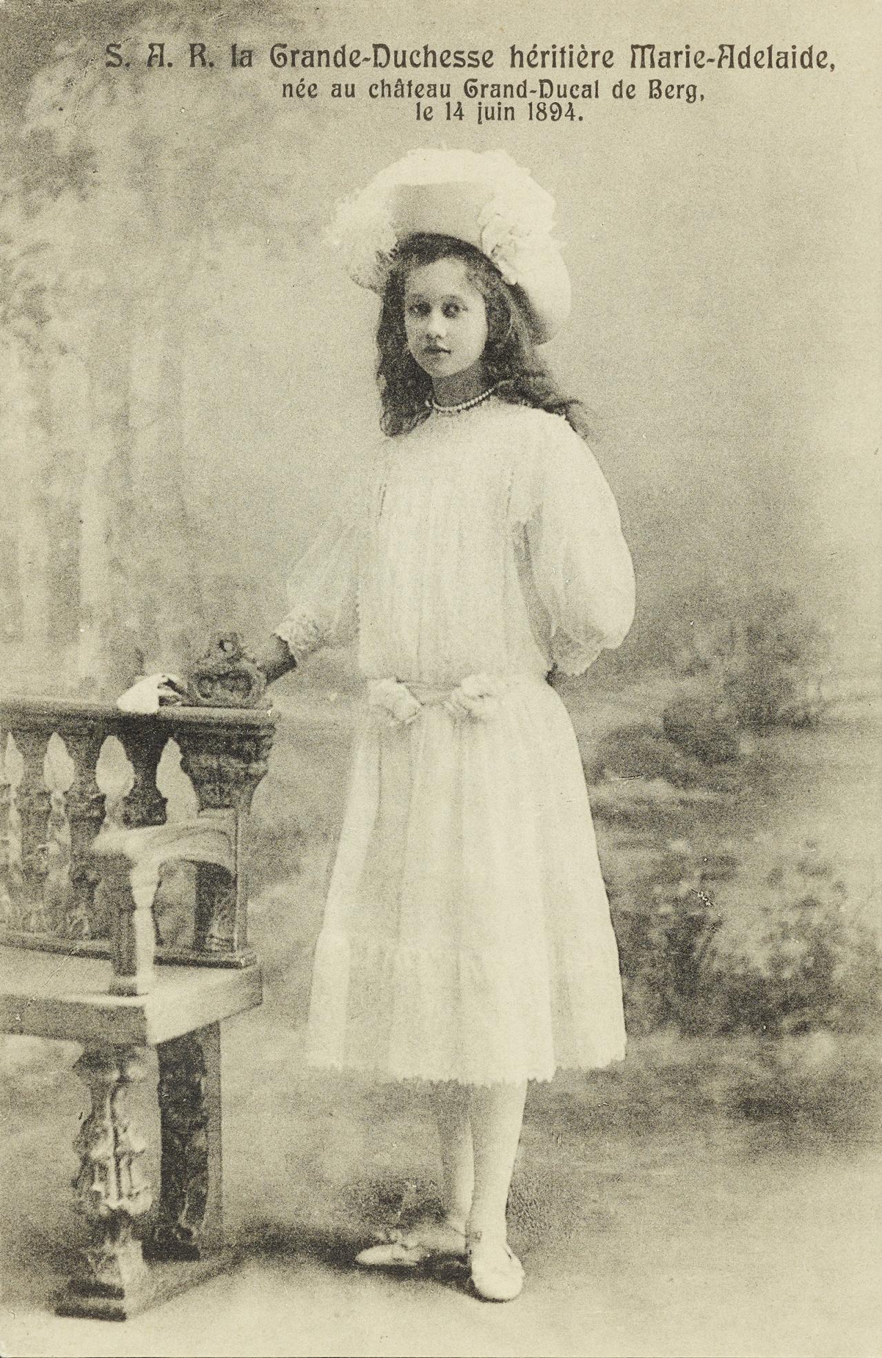 Carte postale de la jeune Grande-Duchesse héritière Marie-Adélaïde