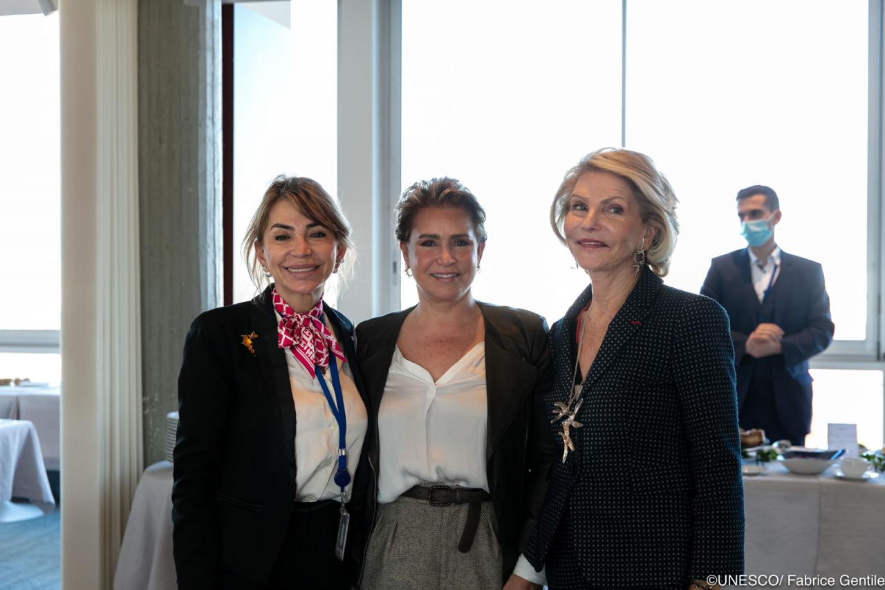 Photo de groupe après la réunion de l'UNESCO