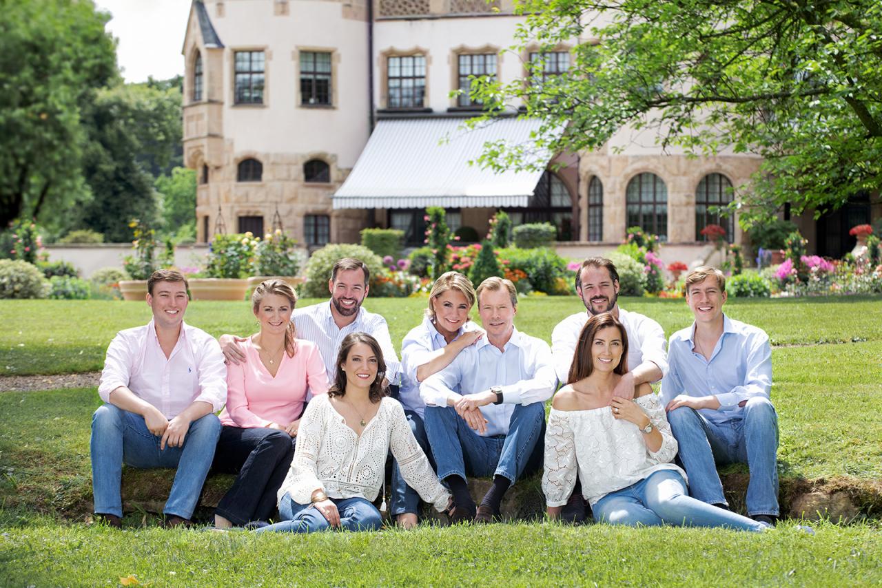 Photo de famille au Château de Berg