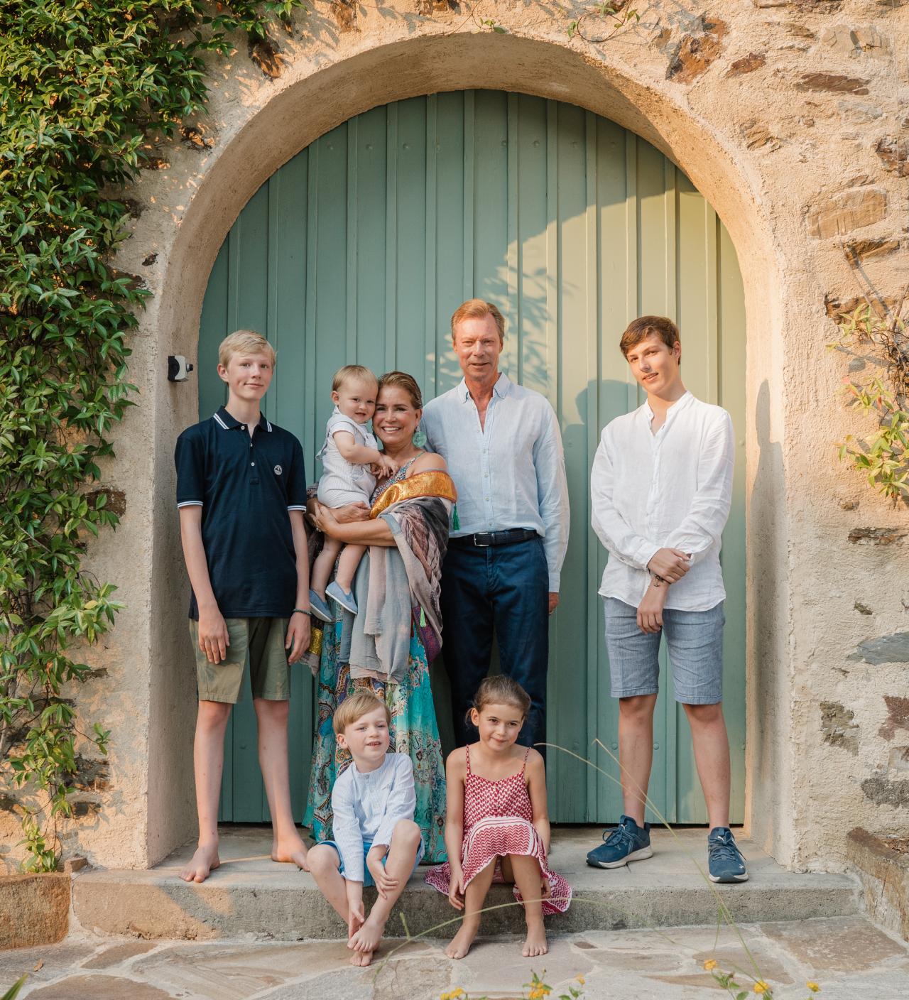 Das großherzogliche Paar mit seinen 5 Enkelkindern