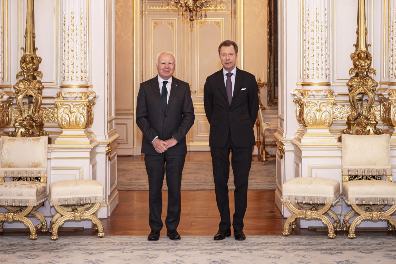 Le Grand-Duc et Monsieur Bruno Lasserre posent pour la photo souvenir