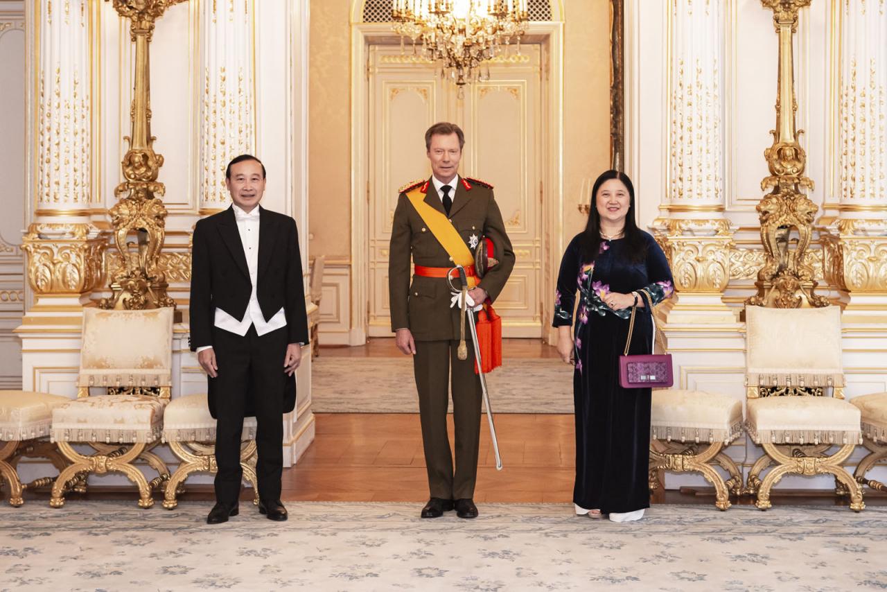 Le Grand-Duc et Son Excellence Monsieur Van Thao NGUYEN