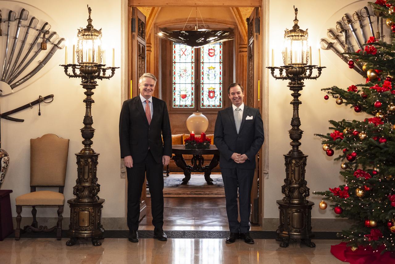 Photo souvenir du Prince Guillaume avec le secrétaire général de l'OCDE Mathias Cormann