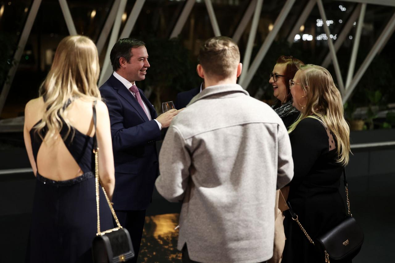 Le Prince Guillaume échange avec des lauréats