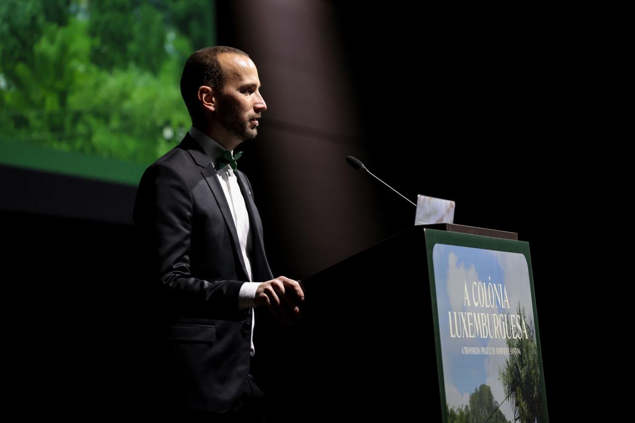 M. Bernard Michaux prononce un discours
