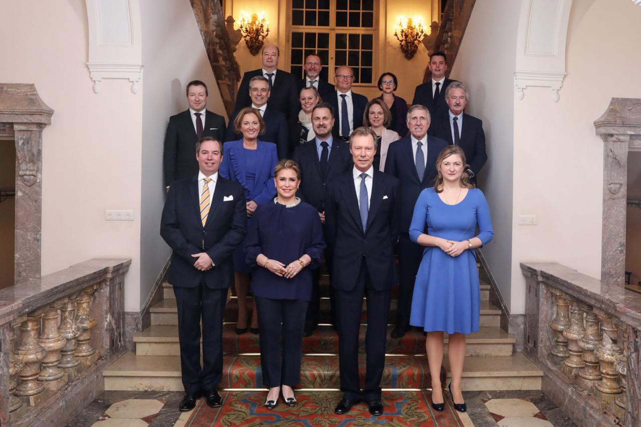 Photo souvenir dans l'escalier d'honneur du château de Berg