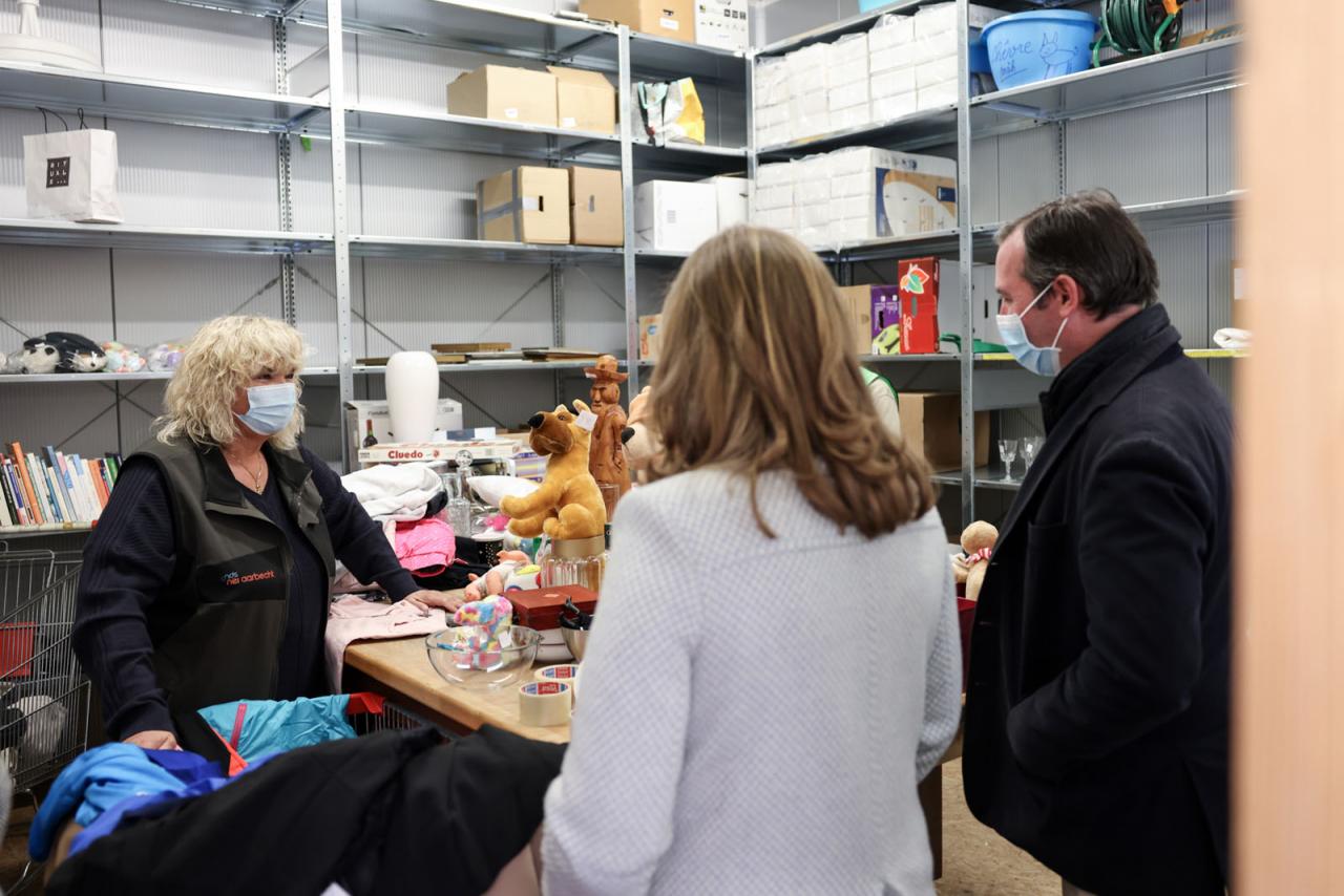 Le Couple héritier visite l'entrepôt de stockage