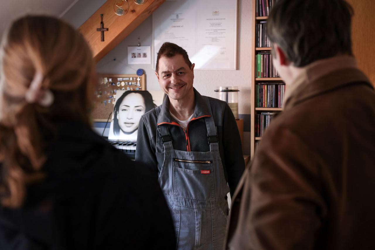 Le Couple héritier échange avec un jeune du centre