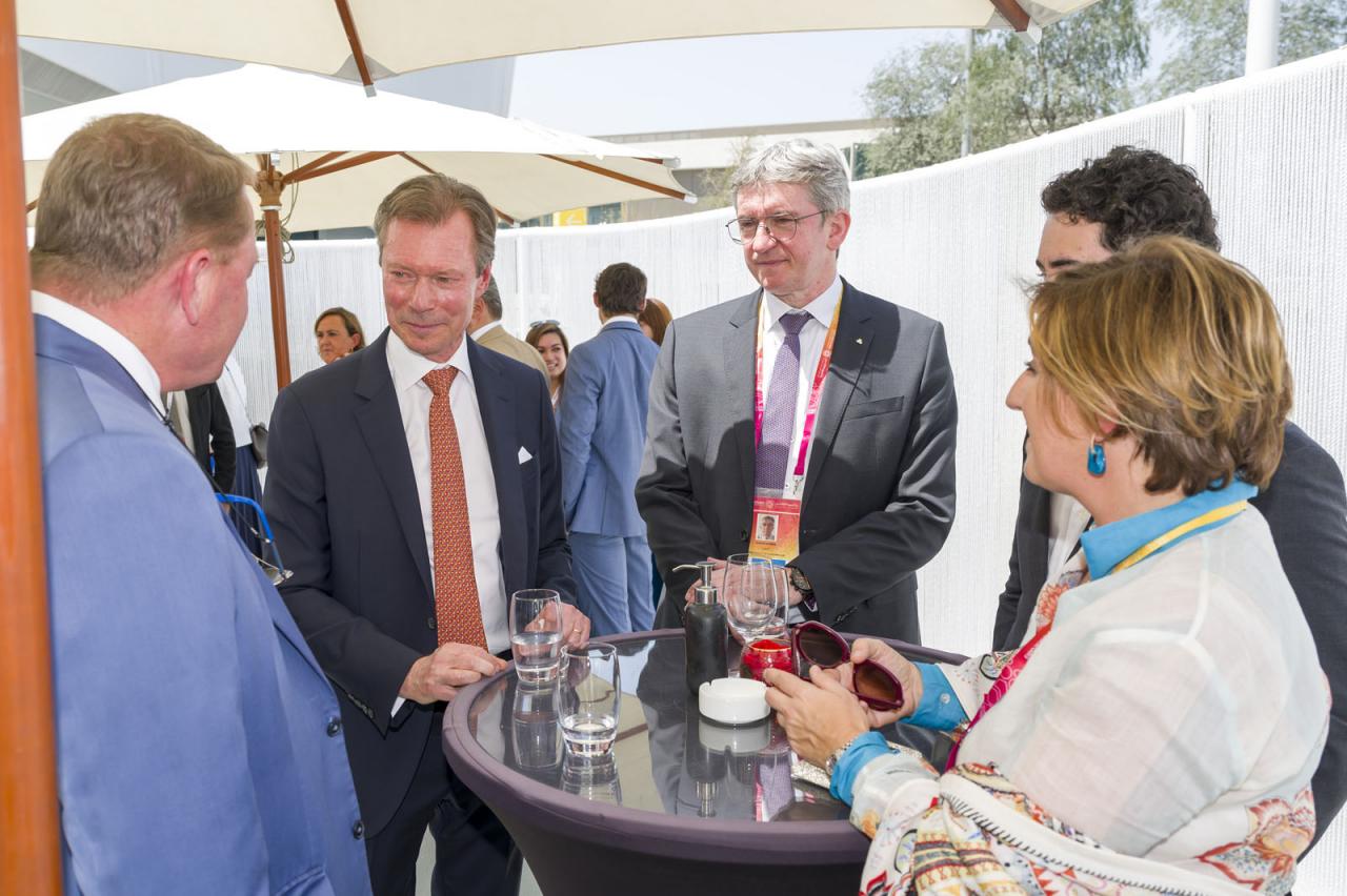Le Grand-Duc en pleine discussion