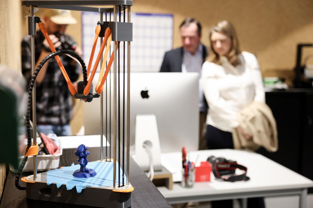 Vue sur une un objet dans une imprimante 3D