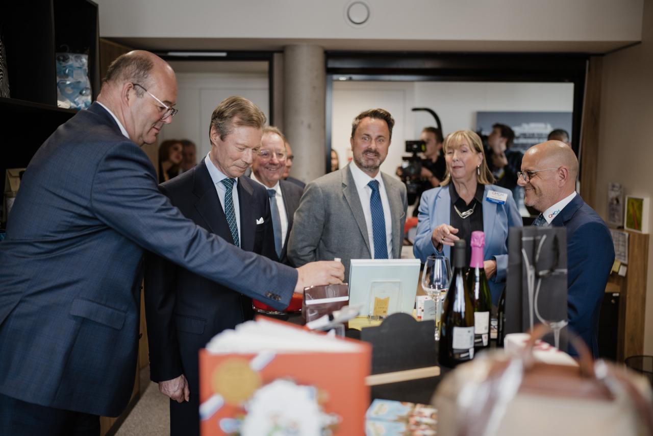 Les invités VIP lors de la visite du nouveau bâtiment de la CMCM