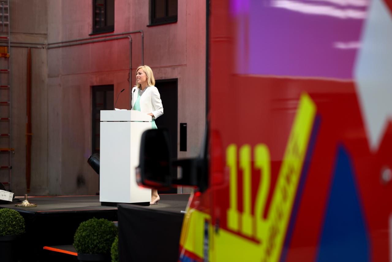 Discours sur scène de Mme Taina Bofferding