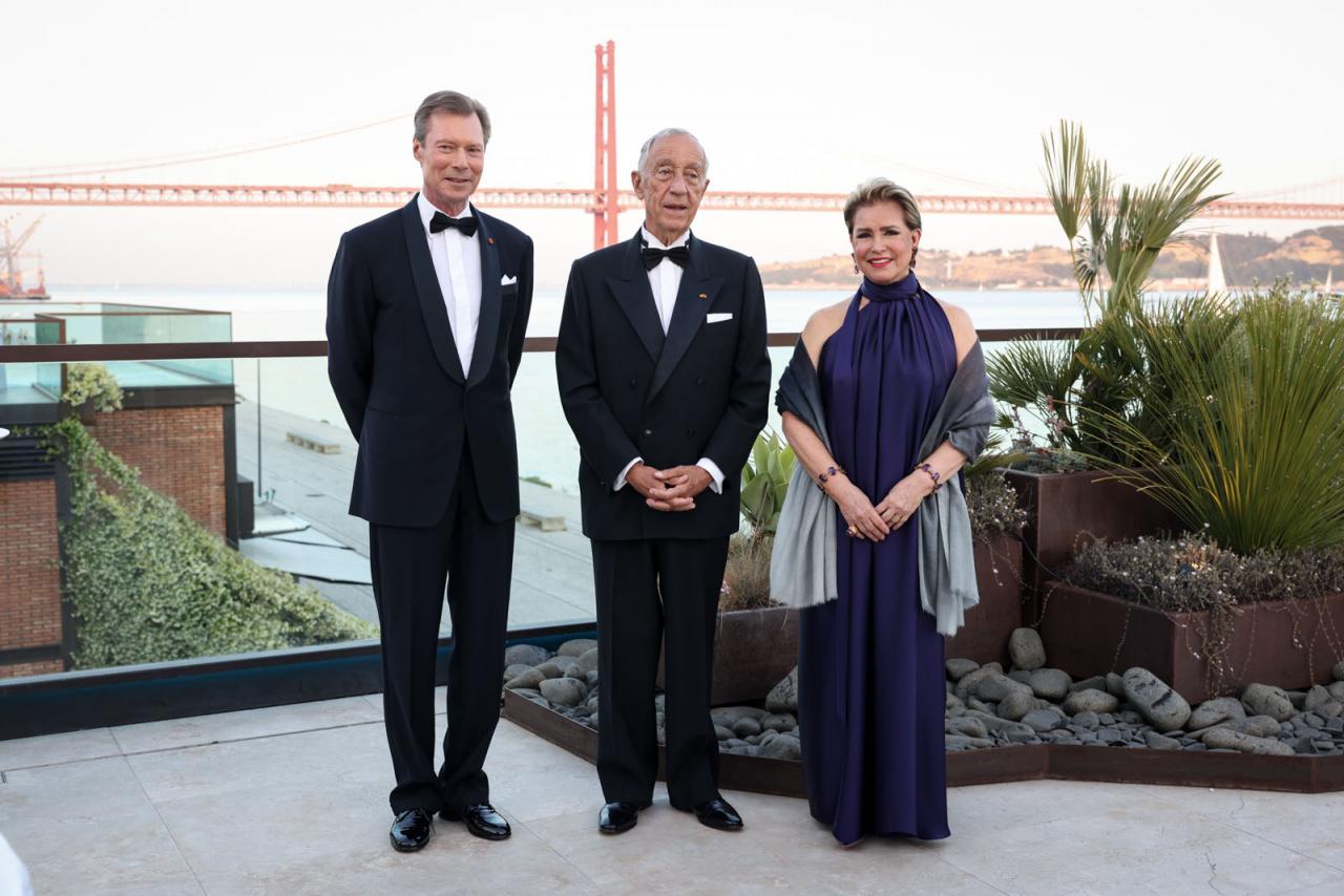 Le Couple grand-ducal et le Président portugais, en fond le pont du 25-avril