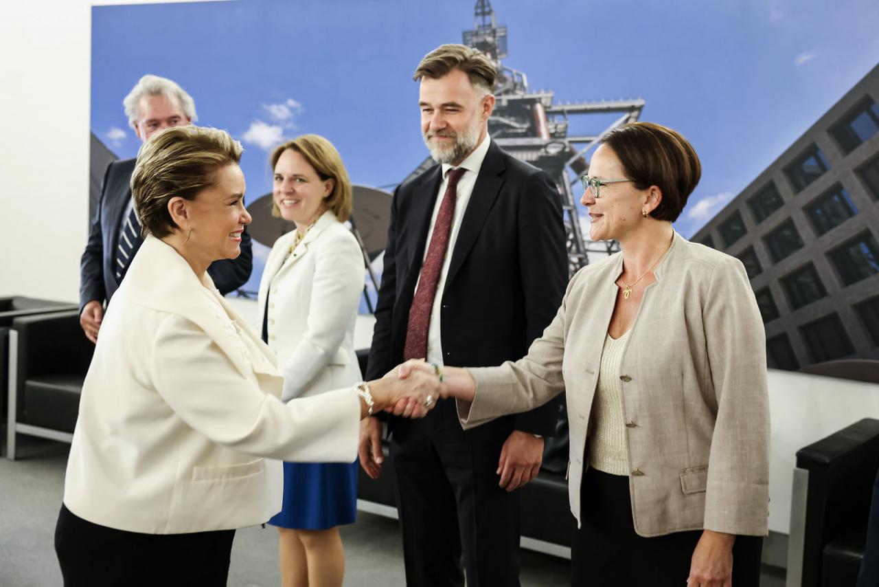 La Grande-Duchesse salue la ministre des Finances, Yuriko Backes