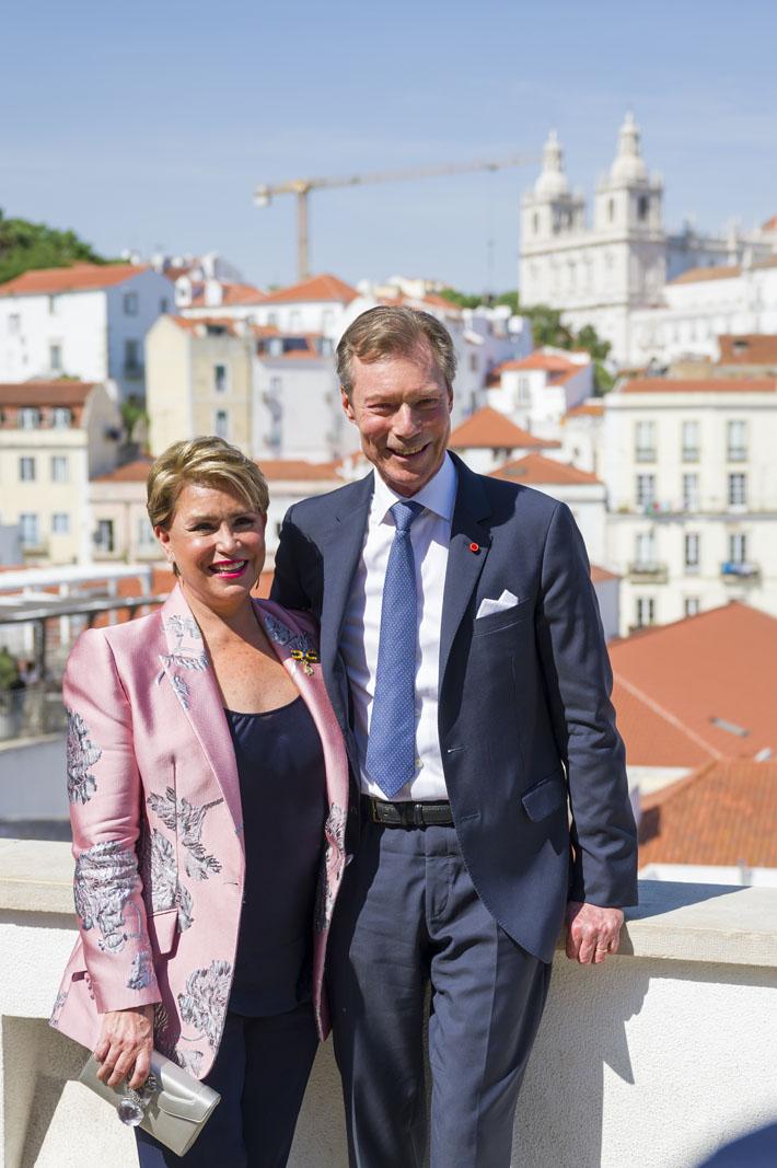 Le Couple grand-ducal au Miradouro Santa Luzia