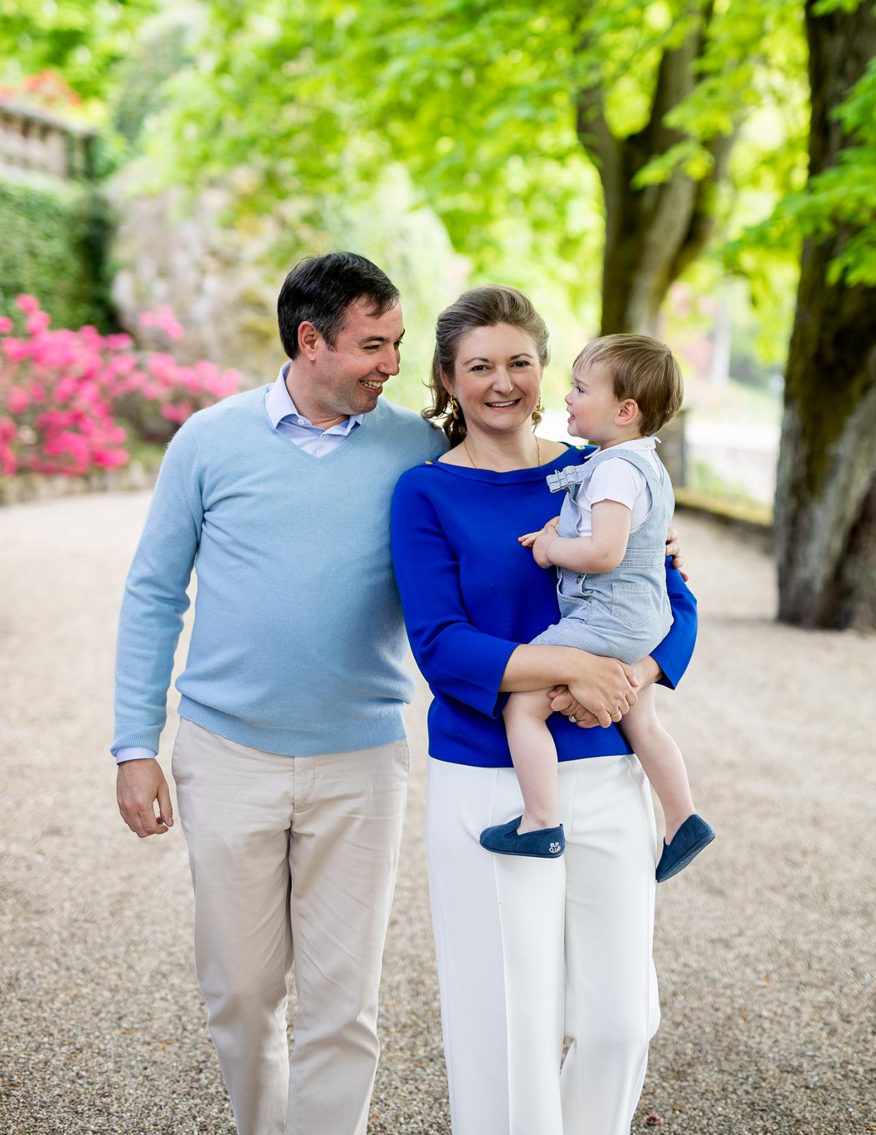 Le Couple Héritier et le Prince Charles en promenade dans les jardins du Château de Fischbach