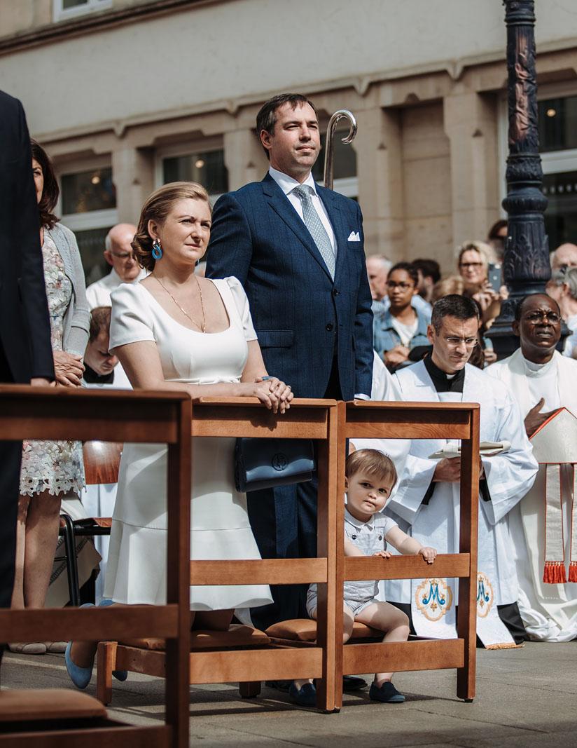 Le Couple héritier et le Prince Charles lors de la procession