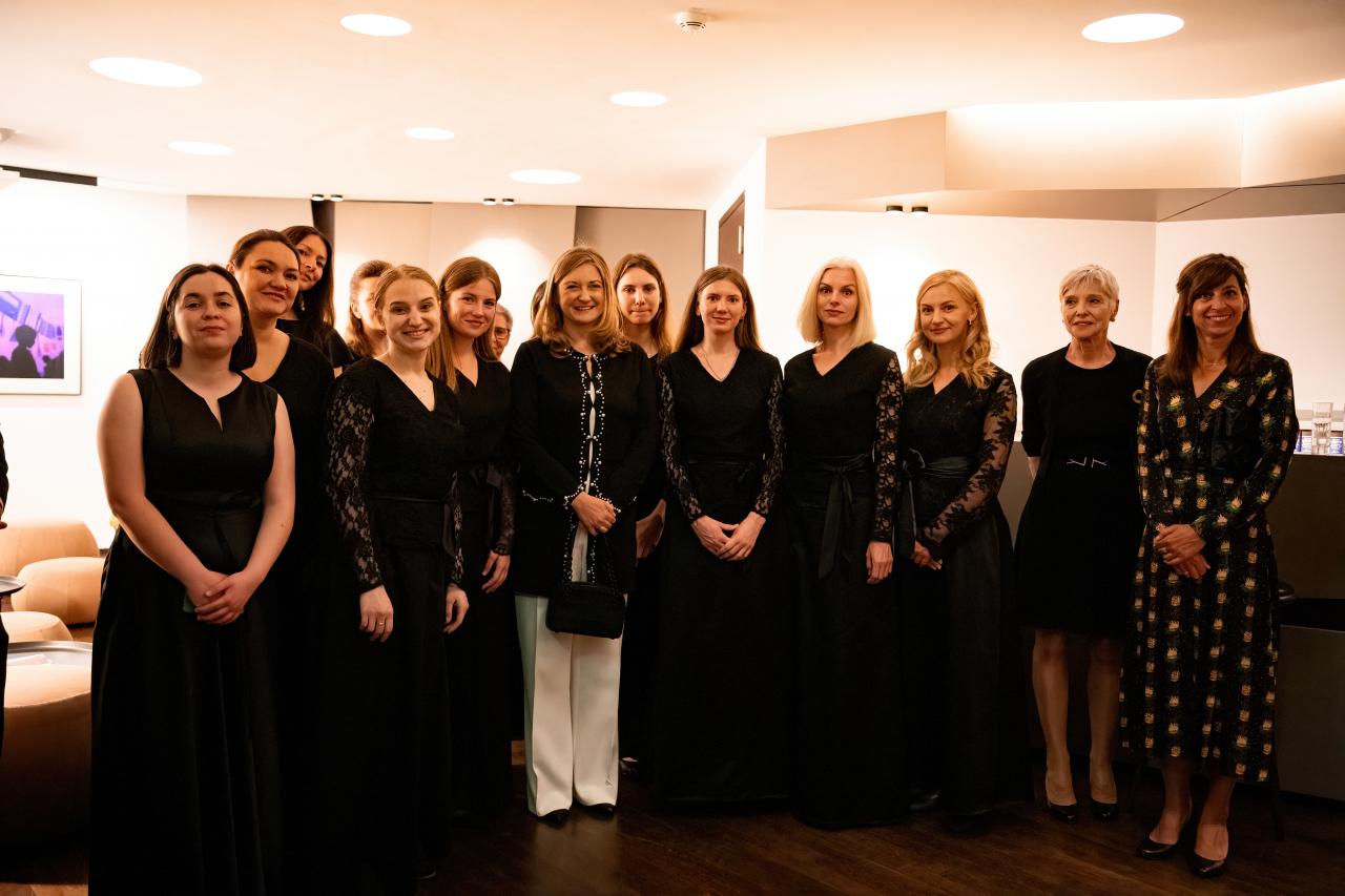 Photo de groupe avec les chanteuses ukrainiennes