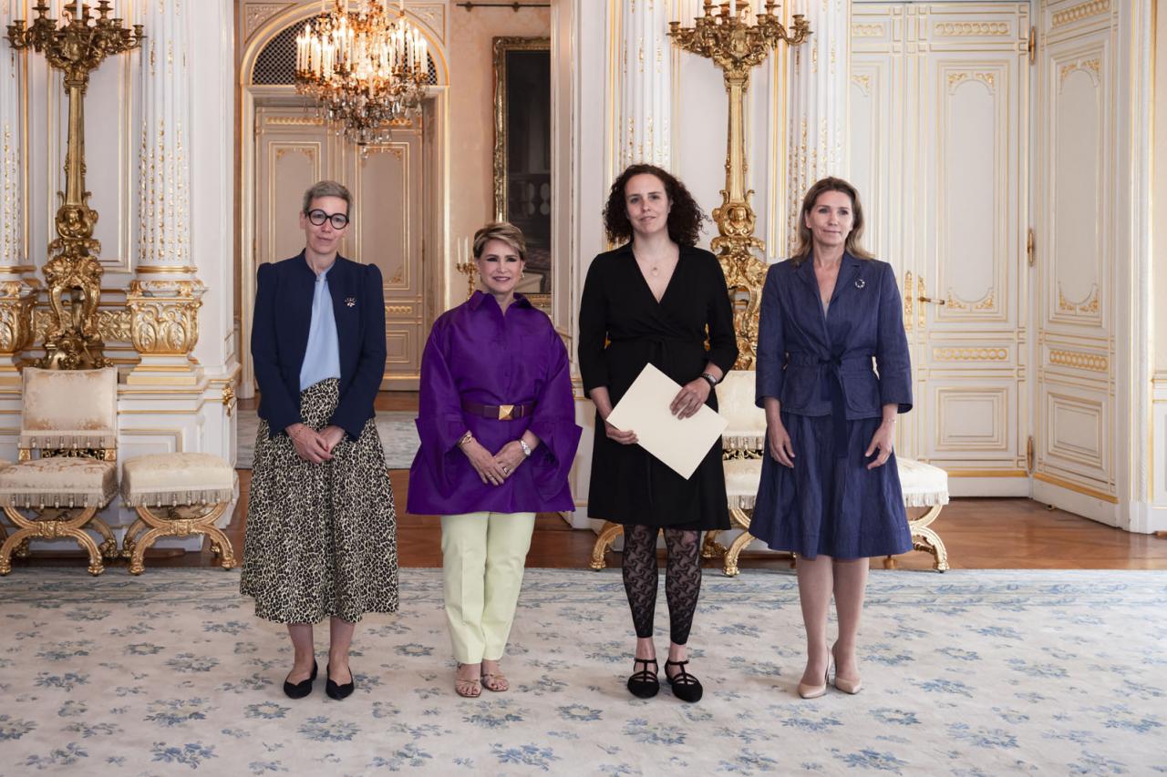 S.A.R. la Grande-Duchesse, Mme Sam Tanson, Mme Catherine Lorent et Mme Satu Corke lors de la remise du prix