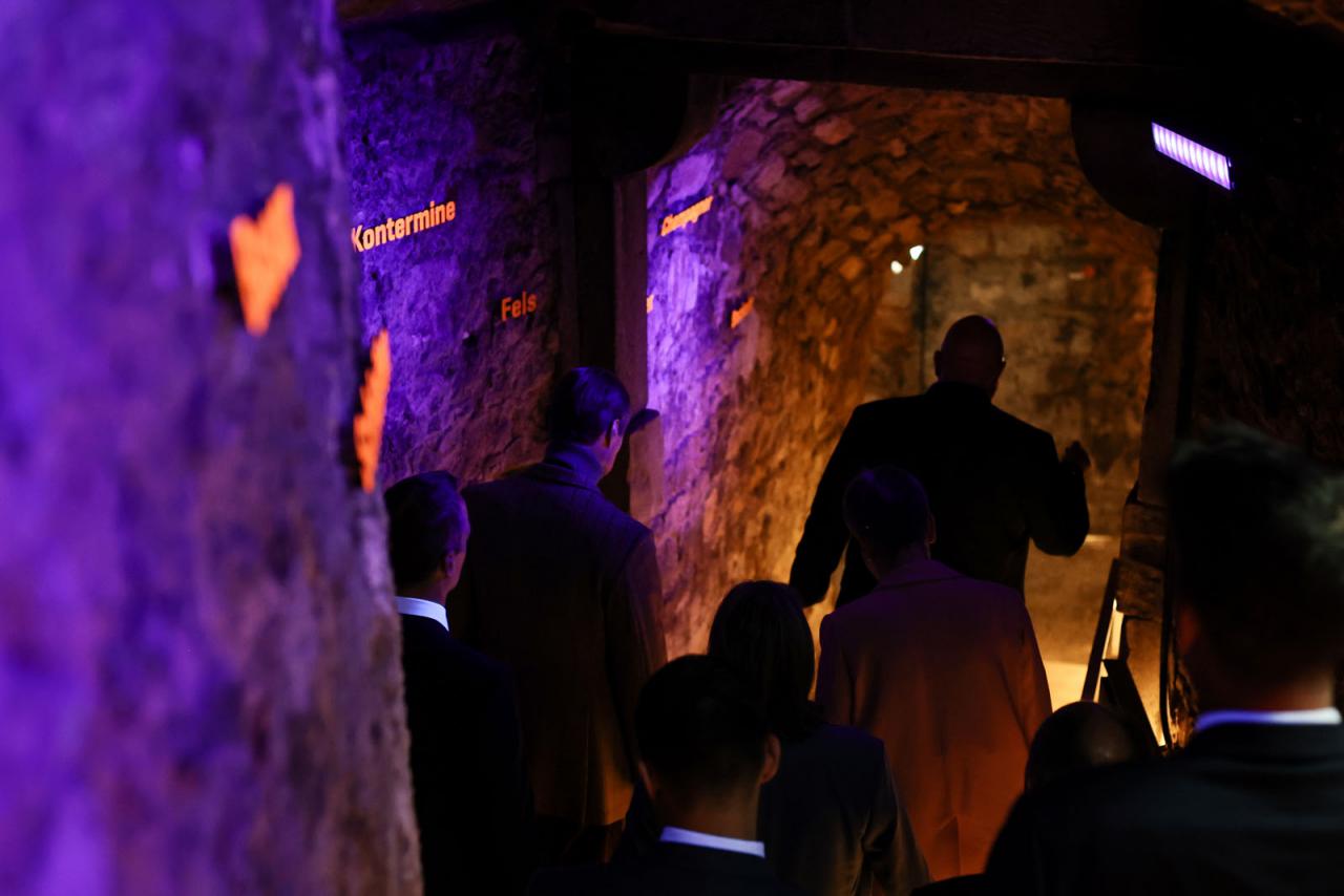 Les invités se déplacent dans les Casemates