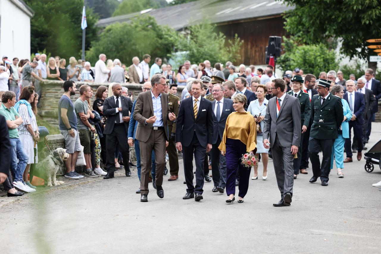 Le Couple grand-ducal reçoit des explications de la part de John Voncken