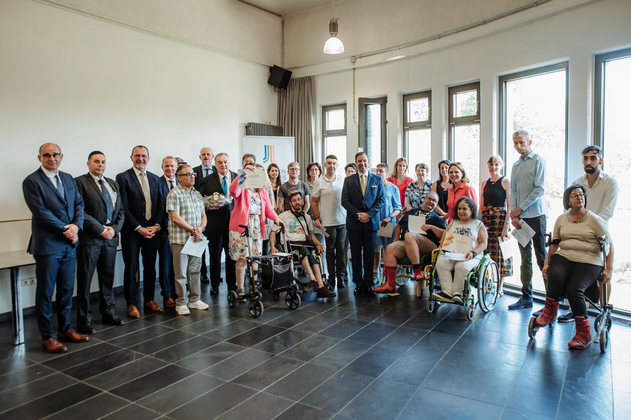 Photo de groupe avec les récipiendaires