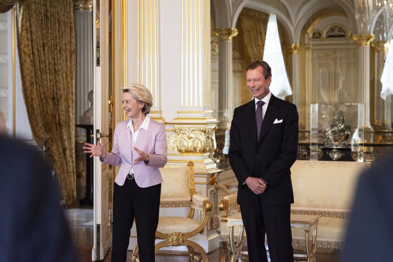 Le Grand-Duc et la président de la Commission européenne devant le collège