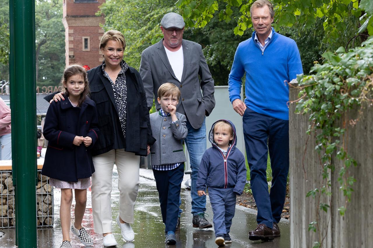 Le Couple grand-ducal et leurs petits enfants arrivent au Parc Merveilleux